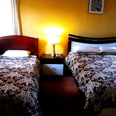Aqua Hostal Mabel Куэнка Экстерьер фото