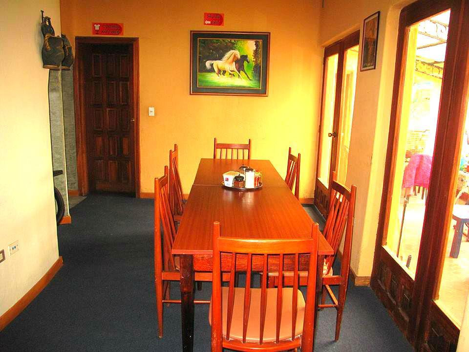 Aqua Hostal Mabel Куэнка Экстерьер фото