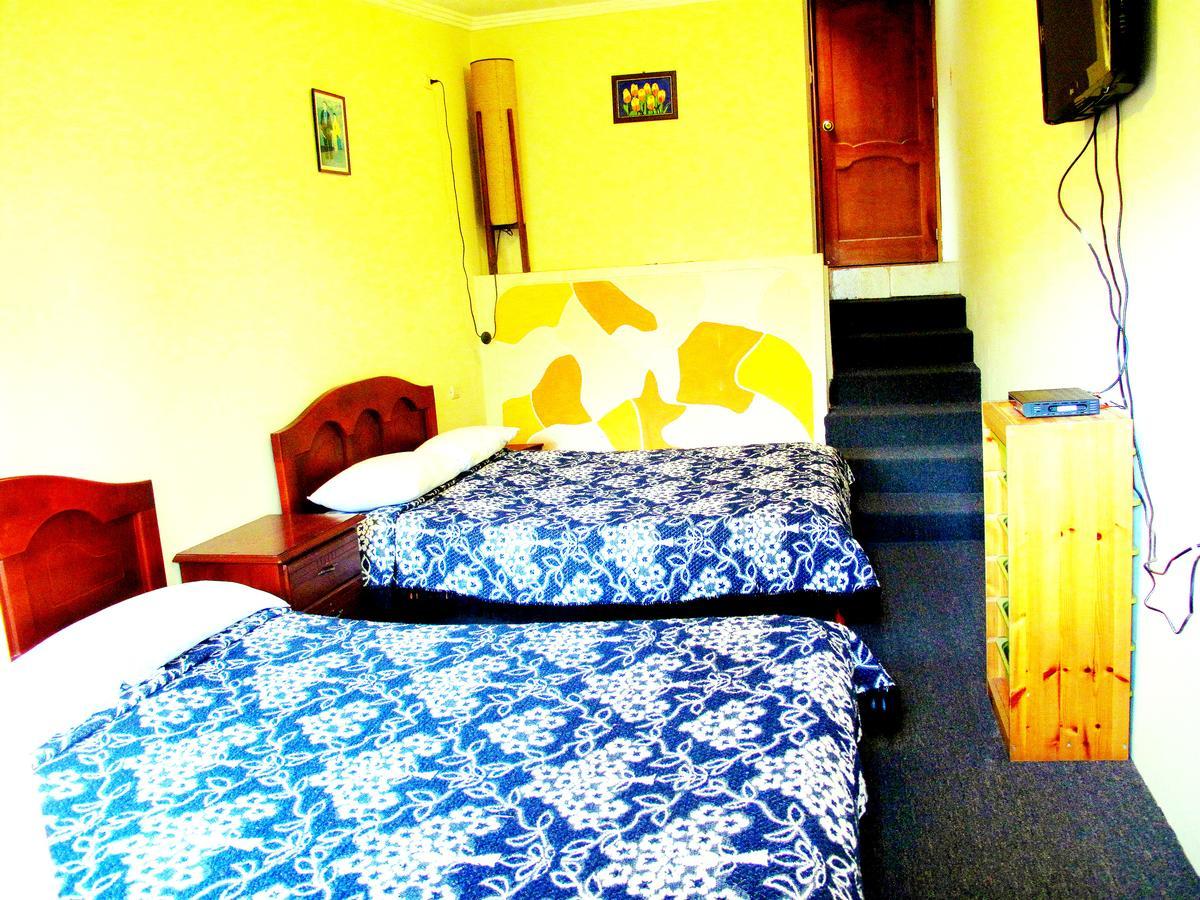 Aqua Hostal Mabel Куэнка Экстерьер фото