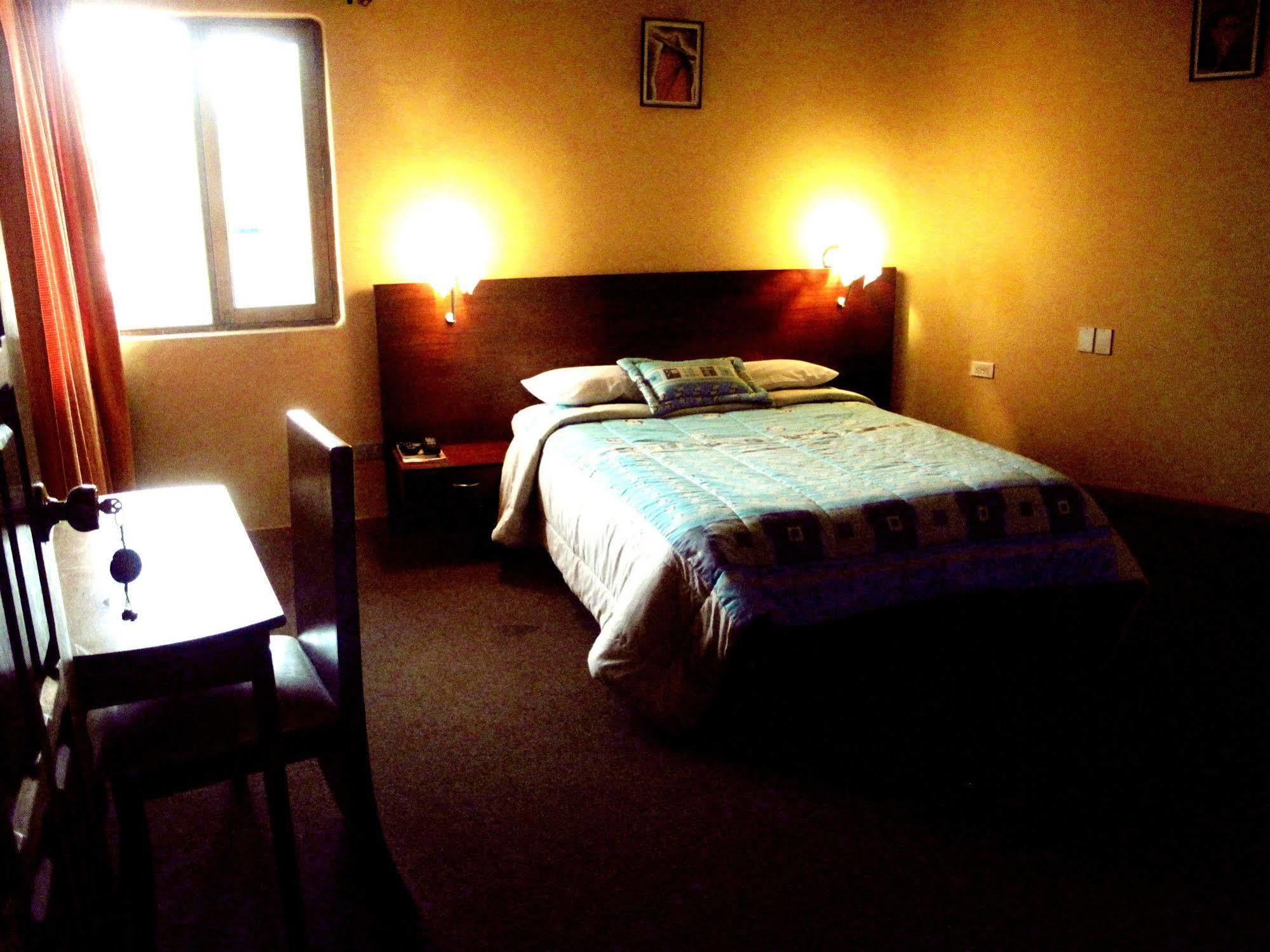 Aqua Hostal Mabel Куэнка Экстерьер фото