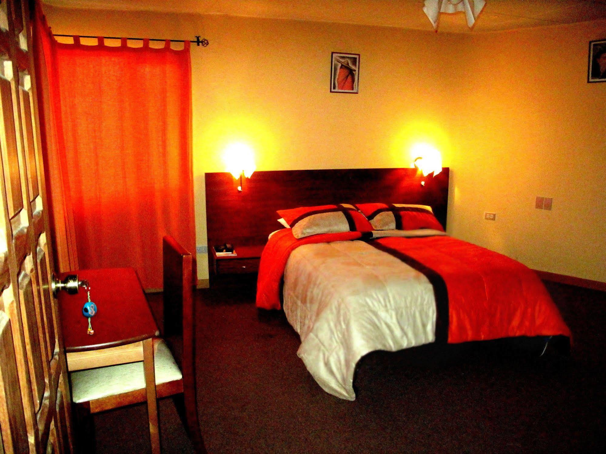 Aqua Hostal Mabel Куэнка Экстерьер фото