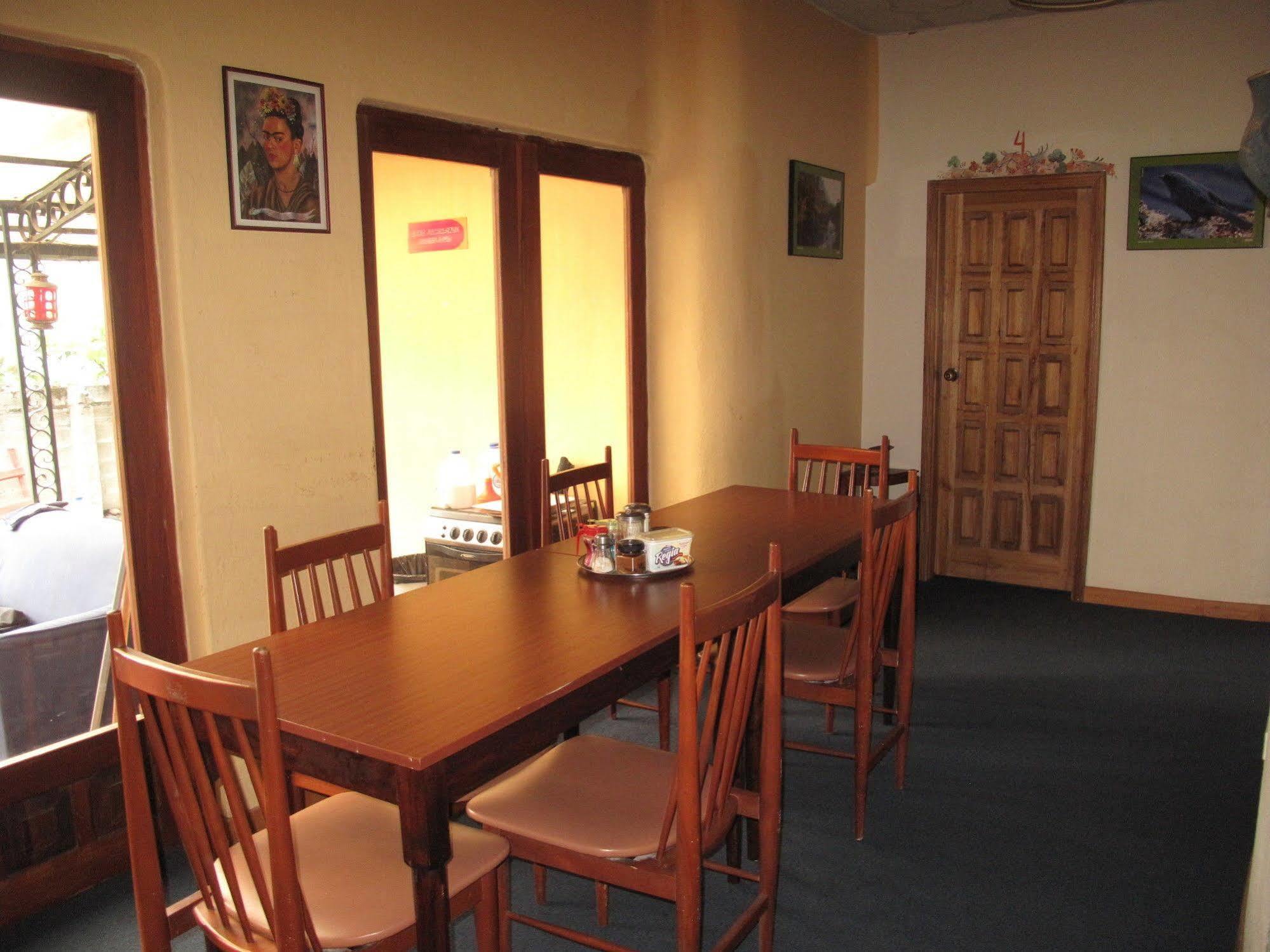 Aqua Hostal Mabel Куэнка Экстерьер фото
