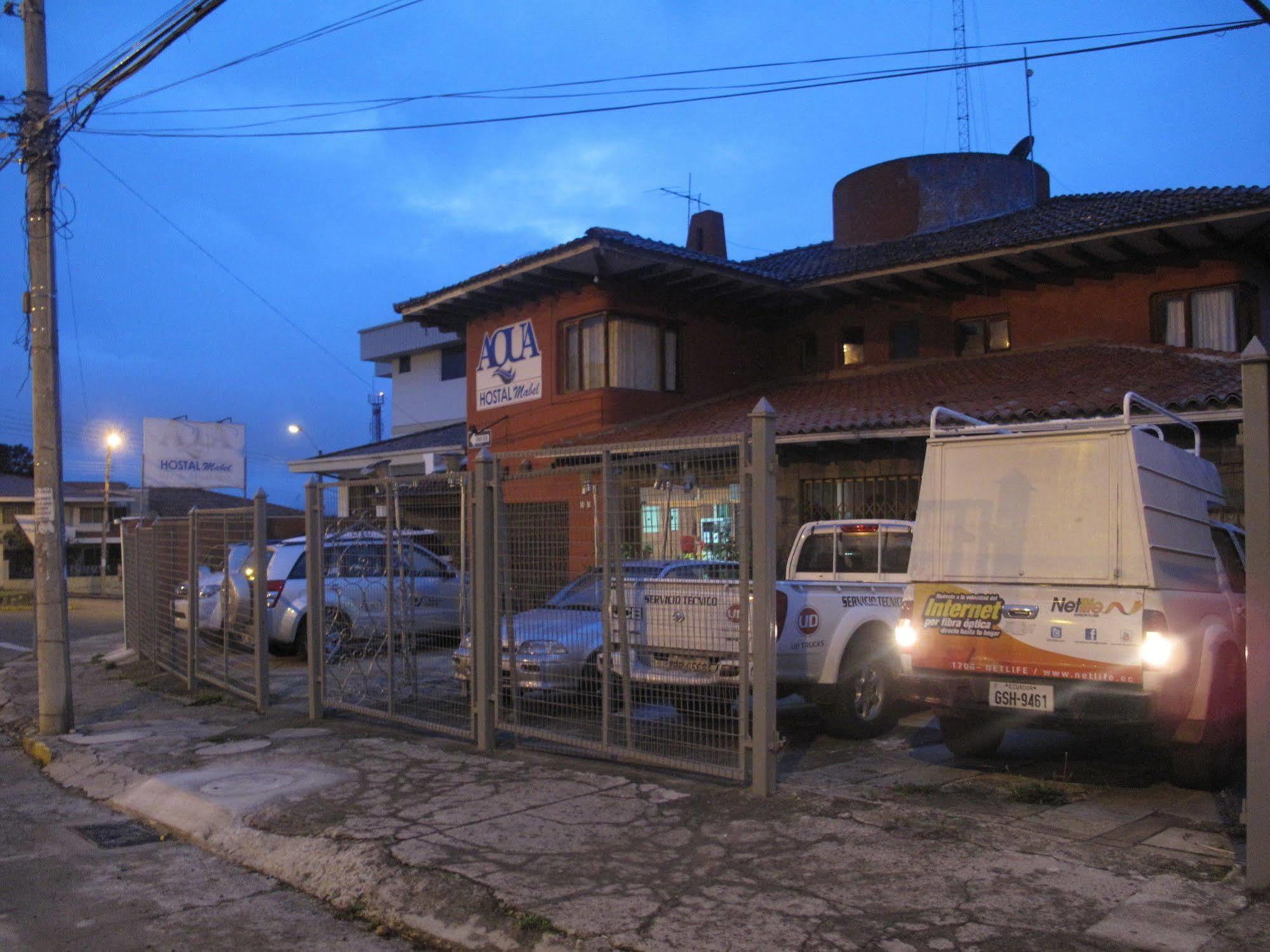 Aqua Hostal Mabel Куэнка Экстерьер фото